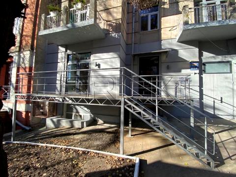 комерційна за адресою Паньківська вул., 18