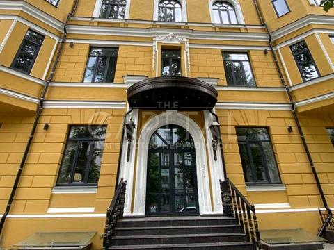 комерційна за адресою Івана Франка пл., 1