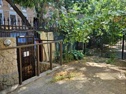 комерційна за адресою Військовий узвіз, 22