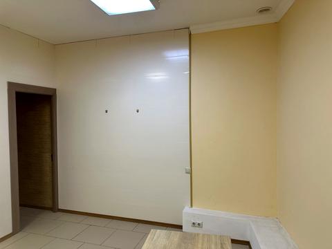 комерційна за адресою Раїси Окіпної вул., 10-А