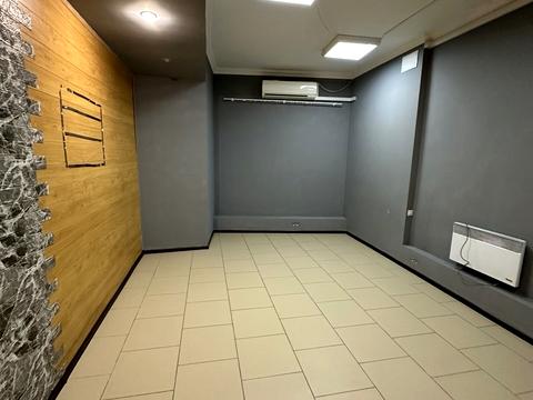 комерційна за адресою Раїси Окіпної вул., 10