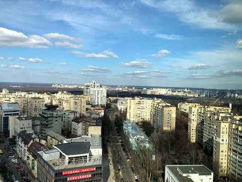 комерційна за адресою Київ, Князів Острозьких вул. (Московська), 32/2