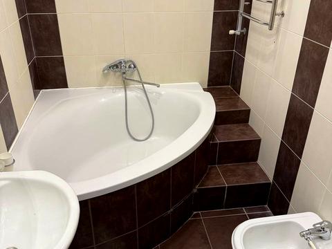 квартира за адресою Миколи Амосова вул., 4