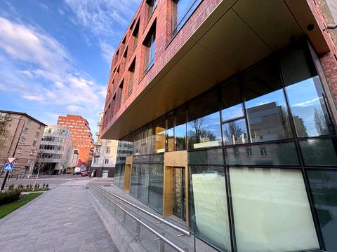 комерційна за адресою Виконкомівська вул., 15-А