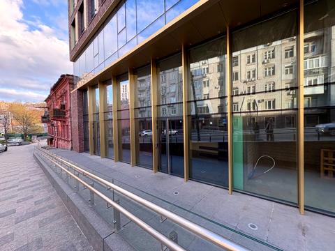 комерційна за адресою Виконкомівська вул., 15-А