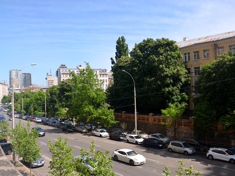 комерційна за адресою Антоновича вул. (Горького), 72