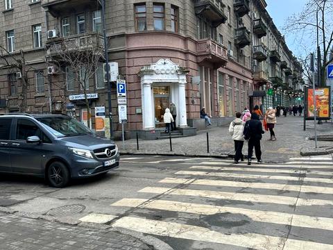 комерційна за адресою Грецька вул., 43