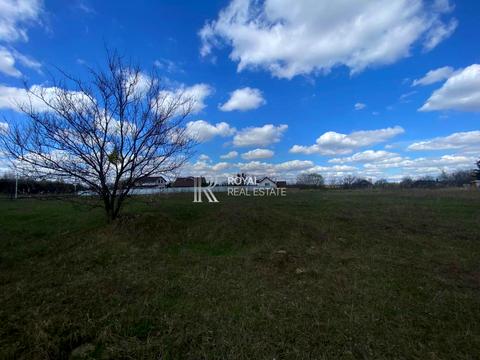 ділянка за адресою шкільна