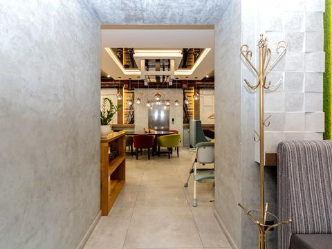 комерційна за адресою Вовчинецька вул., 196