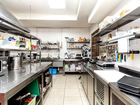 комерційна за адресою Вовчинецька вул., 196