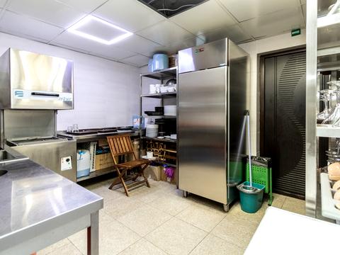 комерційна за адресою Вовчинецька вул., 196