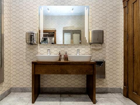 комерційна за адресою Вовчинецька вул., 196