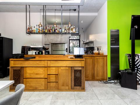 комерційна за адресою Вовчинецька вул., 196