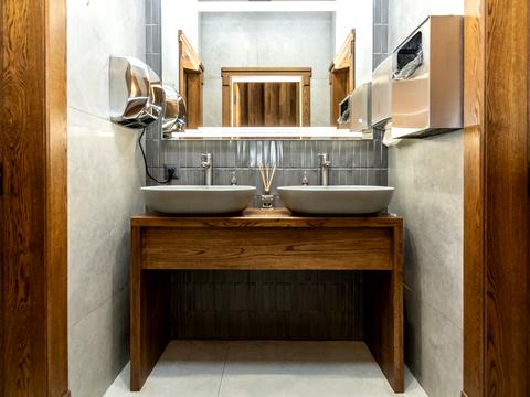 комерційна за адресою Вовчинецька вул., 196