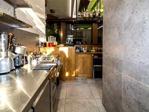 комерційна за адресою Вовчинецька вул., 196