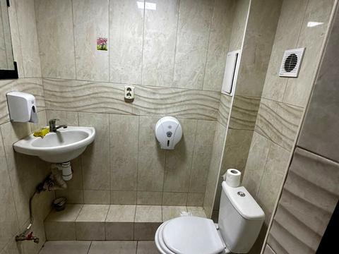 комерційна за адресою Чорновола вул., 4