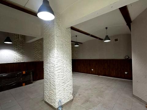 комерційна за адресою Чорновола вул., 4
