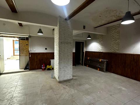 комерційна за адресою Чорновола вул., 4