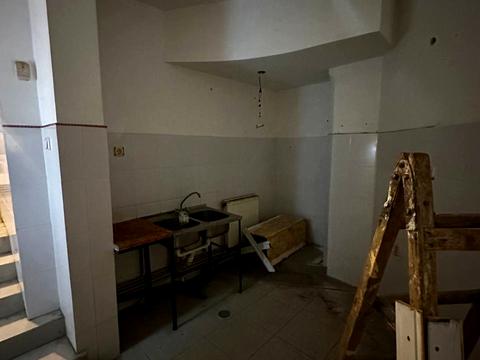 комерційна за адресою Чорновола вул., 4