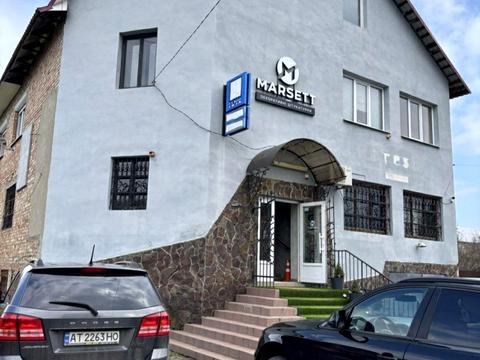 комерційна за адресою Миколи Леонтовича вул., 4