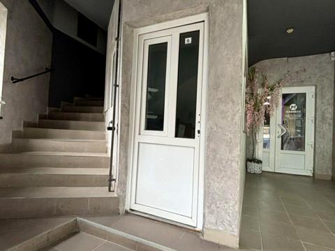 комерційна за адресою Миколи Леонтовича вул., 4