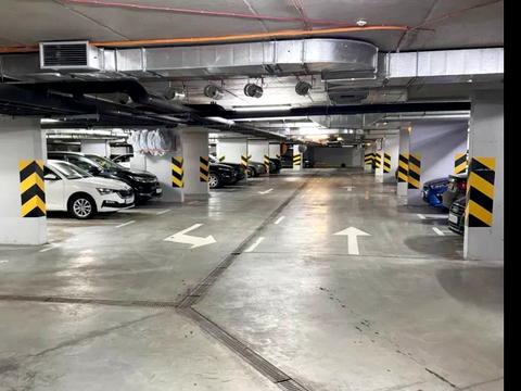 паркомісце за адресою Предславинська вул., 42-А