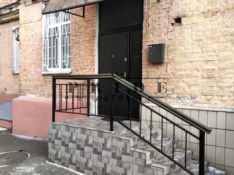 комерційна за адресою Інститутська вул., 24/7