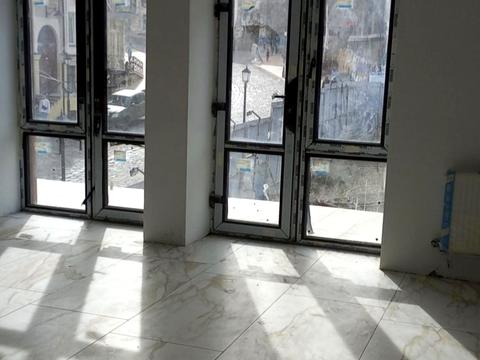 комерційна за адресою Андріївський узвіз, 10А
