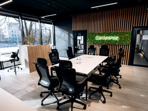 комерційна за адресою Петра Калнишевського вул. (Харитонова), 1а