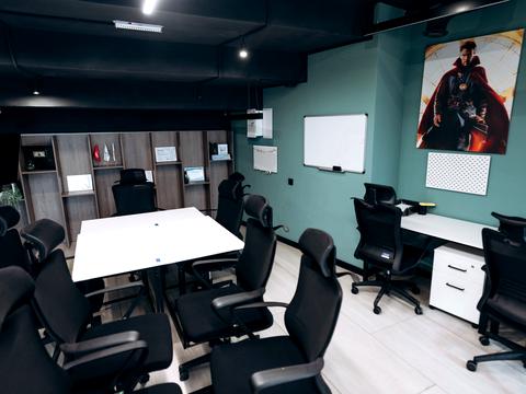 комерційна за адресою Петра Калнишевського вул. (Харитонова), 1а