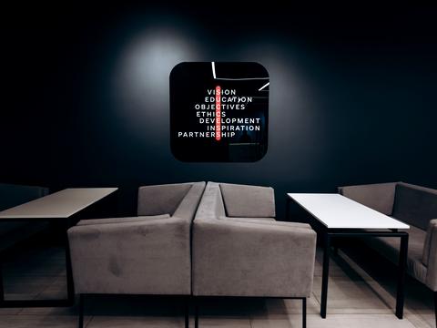 комерційна за адресою Петра Калнишевського вул. (Харитонова), 1а