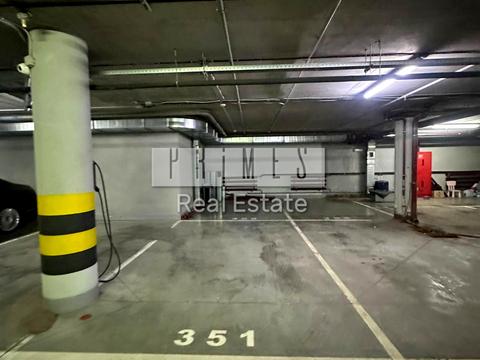 паркомісце за адресою Андрія Верхогляда вул. (Михайла Драгомирова), 20