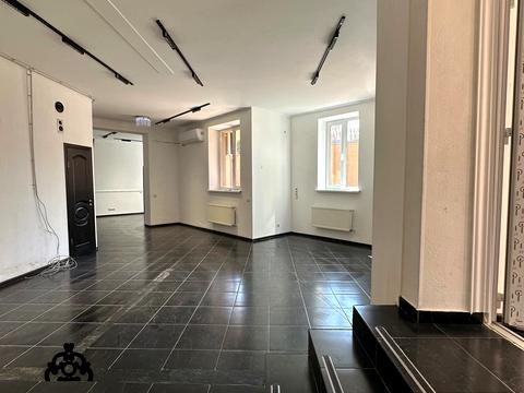 комерційна за адресою Боголюбова вул., 18