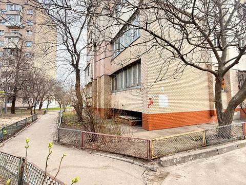 комерційна за адресою Чоколівський бульв., 4