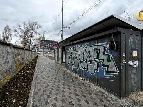 комерційна за адресою Братиславська вул., 3
