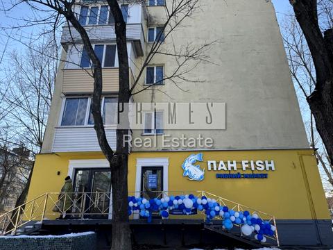 комерційна за адресою Салютна вул., 6