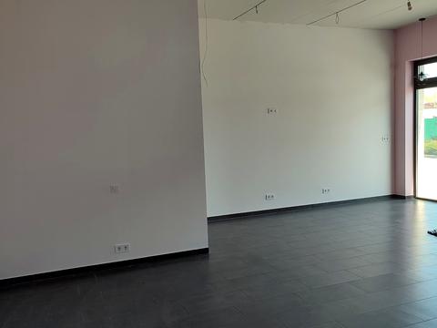 комерційна за адресою Паркова вул., 11