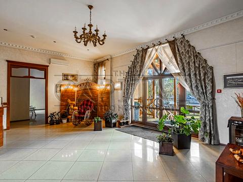 комерційна за адресою Берестейське шосе (Брест-Литовське), 8а