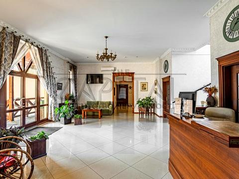 комерційна за адресою Берестейське шосе (Брест-Литовське), 8а