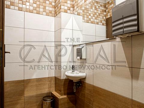 комерційна за адресою Берестейське шосе (Брест-Литовське), 8а