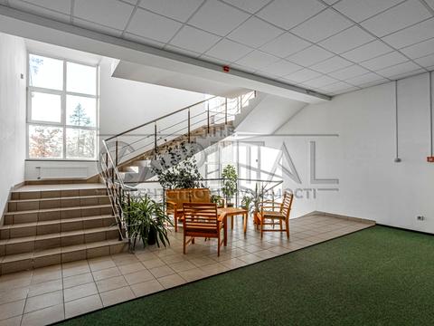 комерційна за адресою Берестейське шосе (Брест-Литовське), 8а