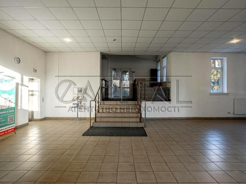 комерційна за адресою Берестейське шосе (Брест-Литовське), 8а