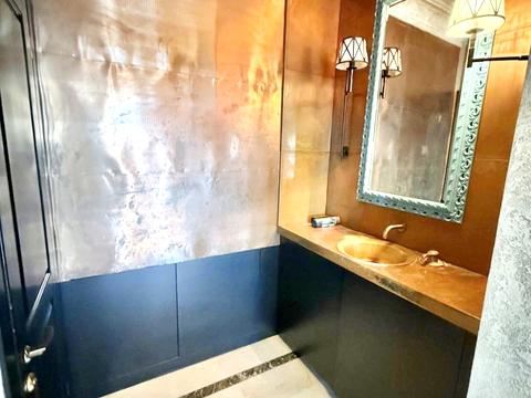 коммерческая по адресу Приморский бульв., 4