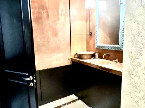 коммерческая по адресу Приморский бульв., 4