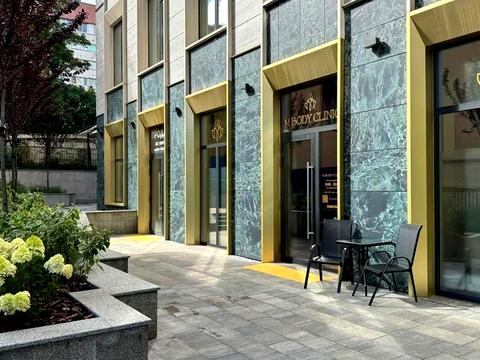 комерційна за адресою Володимирська вул., 86-А