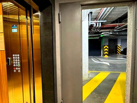 комерційна за адресою Володимирська вул., 86-А