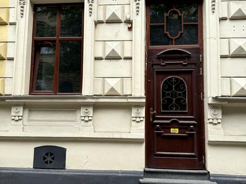 коммерческая по адресу Гребёнки ул., 9