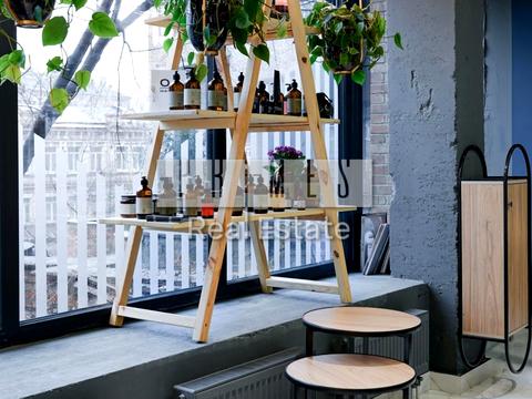 комерційна за адресою Гоголівська вул., 37/2