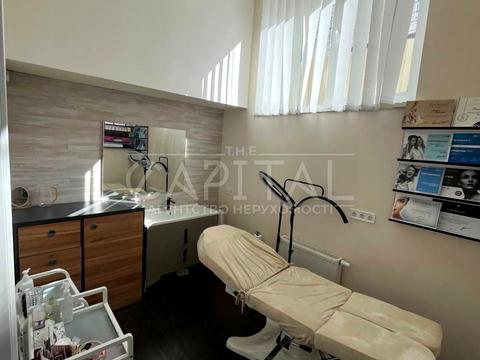 комерційна за адресою Практична вул., 3