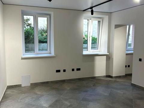 комерційна за адресою Звенигородська пл., 3